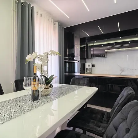 Nina 公寓 特罗吉尔