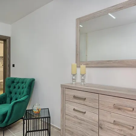 Nina 公寓 特罗吉尔